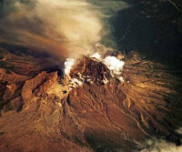 冒納羅亞火山