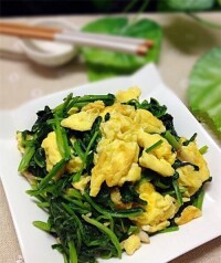 雞蛋炒菠菜