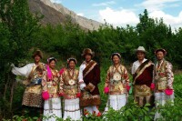 瓦卡藏族服飾
