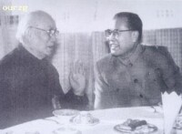 （圖）1983年3月1日，李真將軍與國畫大師李可染先生親切交談