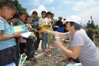 （圖）三江鄉各村的小孩自地震后就沒有上學