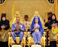 汶萊現任王儲比拉（Billah）和王儲妃薩拉（Sarah）結婚照片