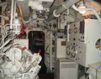 033潛艇副動力機艙，兩台水下低速航行用電動機