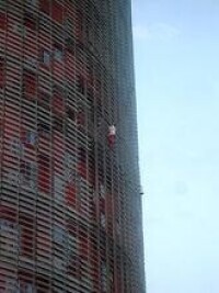 攀爬西班牙阿格瓦爾大樓（2007年9月12日）