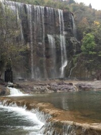 空山洞麗人湖景色