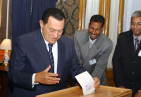 穆巴拉克參加總統選舉投票