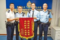 高級警員圖中左起第二與第四位