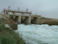 大西海子水庫開閘泄水