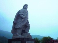 大鹿島上的鄧世昌雕像