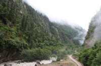 雲氣散布的娘江曲 河谷