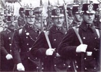 1913年在維也納街頭的奧匈帝國士兵