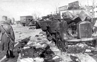 被擊毀的德軍運輸車隊