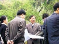 05年4月，工程院院士王夢恕大別山隧道考察