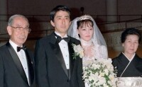 安倍與夫人昭惠結婚照