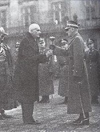 總統將元帥杖授予雷茲-希米格維