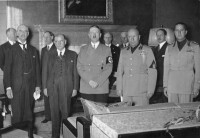 齊亞諾(右一)出席慕尼黑會議
