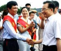 魏俊強（左一）接受溫家寶總理的親切接見
