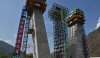 2019年4月建設中的勐古怒江特大橋橋墩