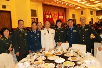 參加慶祝中華人民共和國成立65周年國慶招待會
