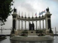 玻利瓦爾與聖馬丁會盟紀念碑