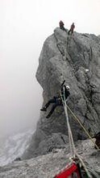 查亞峰上需要很多攀岩技巧