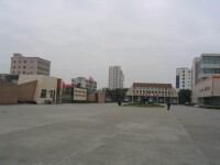 東莞市第四高級中學門口