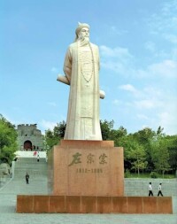 左宗棠雕像（烏魯木齊水磨溝白塔山公園）