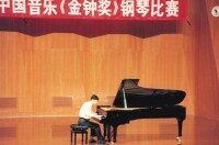 楊振同學參加“金鐘獎”鋼琴比賽決賽