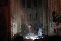 巴黎聖母院火災后內部圖