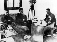 1937年宣俠父(右)與博古、李克農