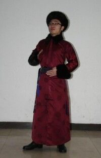 身著傳統服飾的滿族人