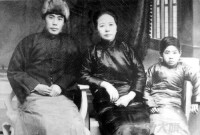 1935年佟麟閣與彭靜智和次子佟兵在張家口