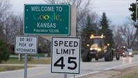 原托皮卡市的路標也改為了“歡迎來到堪薩斯州谷歌市”