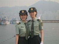 陳新星（左）與戰友