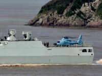 056型護衛艦艦尾直升機平台