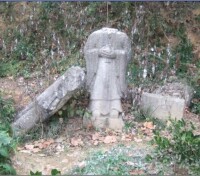 方尚書墓遺址中被破壞的文官石像