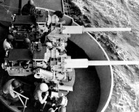 “中途島”號初期的防禦艦炮