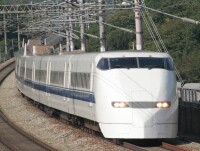 行駛在日本山陽新幹線上的300系列車