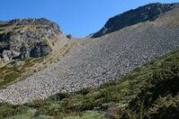 雪山四號圈谷，右側山塊為主峰