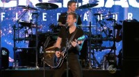 Nickelback 現場演繹此曲