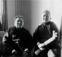 彭儒(右)與全國婦聯主席康克清同志在一起