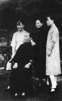 倪桂珍和三個女兒