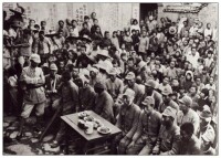 百團大戰第二階段，淶靈戰役三甲村戰鬥后，被俘的日偽軍及家屬。