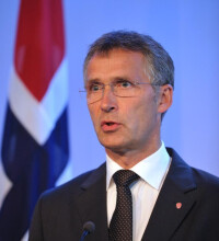 挪威首相就爆炸和槍擊事件發表講話