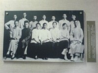 諶小岑(後排左1)與覺悟社成員合影