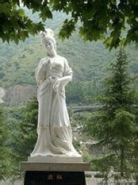 白玉雕像