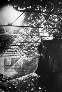 四行倉庫的屋頂被日軍的槍彈打得千瘡百孔
