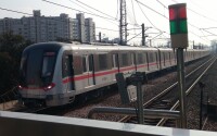 上海地鐵17號線首列新車抵滬