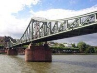 法蘭克福的美因河鐵橋