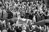 波蘭為總統卡欽斯基夫婦舉行國葬
